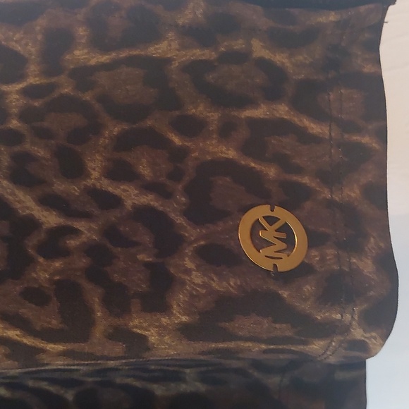 NWT, MICHAEL KORS blouse, size L, dark khaki/black color - Picture 2 of 6